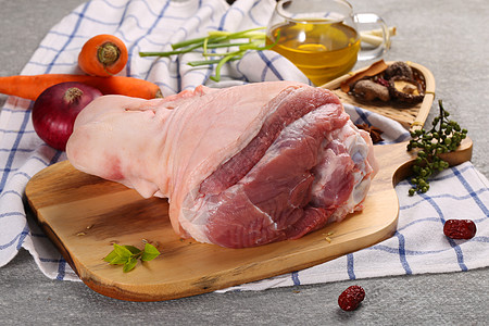 猪肘子 1个3斤左右