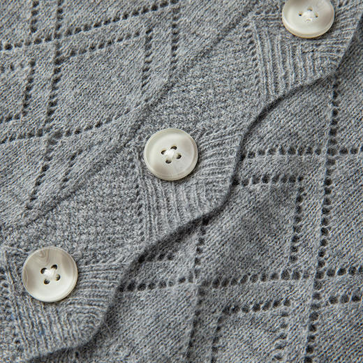 Famecoco范可儿V领针织开衫外套女春秋款短款镂空羊毛衫 商品图4