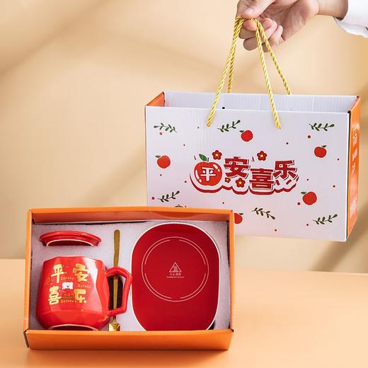 【新年限定❗️55度恒温礼盒套装】不烫嘴， 加热底座不挑杯具，牛奶盒、奶和瓶子随手加热❗️蛇年春节保暖保温杯垫+杯子+勺子+杯盖，年货陶瓷马克杯礼品七夕伴手礼新年礼盒年货礼盒 商品图3