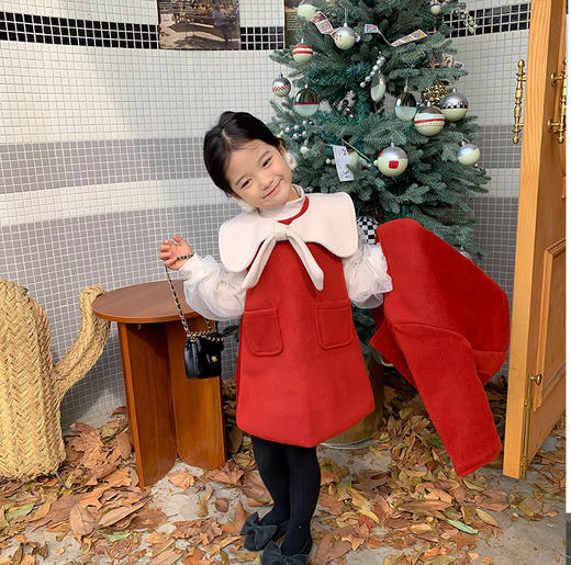 一起玩亲子装 冬季新年款母女装呢子大衣套蝴蝶结领呢子三件套 商品图1
