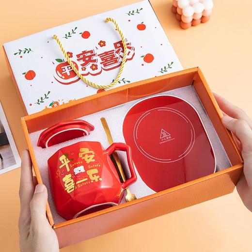 【新年限定❗️55度恒温礼盒套装】不烫嘴， 加热底座不挑杯具，牛奶盒、奶和瓶子随手加热❗️蛇年春节保暖保温杯垫+杯子+勺子+杯盖，年货陶瓷马克杯礼品七夕伴手礼新年礼盒年货礼盒 商品图4