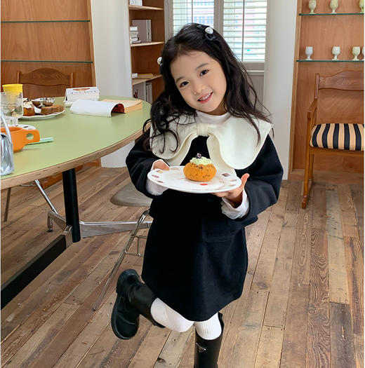 一起玩亲子装 冬季新年款母女装呢子大衣套蝴蝶结领呢子三件套 商品图2