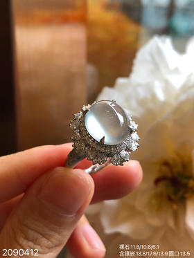 2090412，玻璃蛋面戒指，圈口13.5。具体价格微信咨询