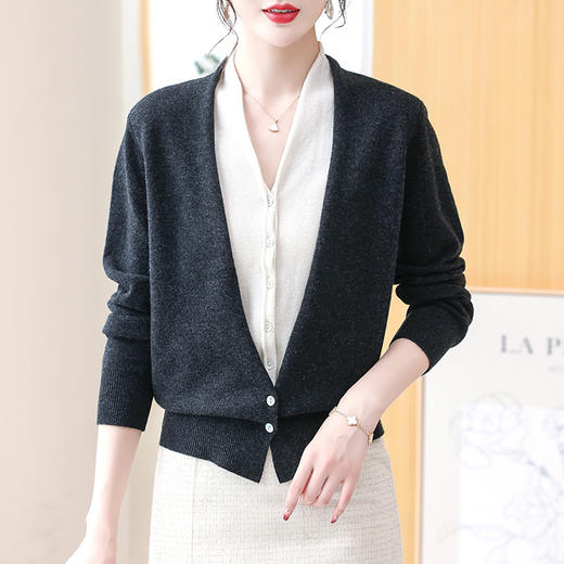 QY 6610sy假两件羊毛衫开衫时尚撞色柔软显瘦针织衫 商品图3