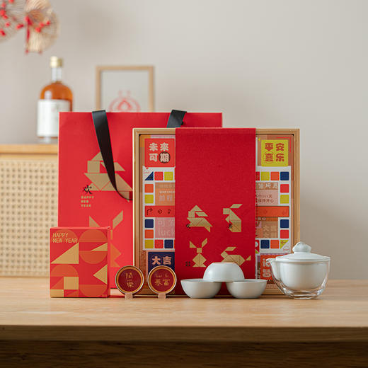 欢喜兔新年礼盒，兔年限量礼盒全家福礼盒，兔子汝瓷便携茶器套组+3个杯子 商品图0