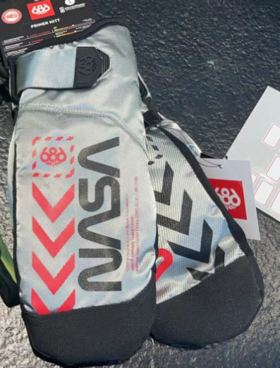 2223 686 ALL Primer Mitt