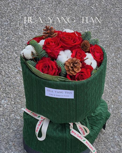 玫瑰青松 · 针织花束 商品图0