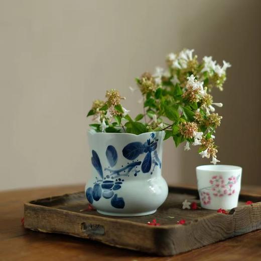 「景德镇釉下手绘青花兰花柿子陶瓷宽口花瓶」也可以做水洗使用 商品图3