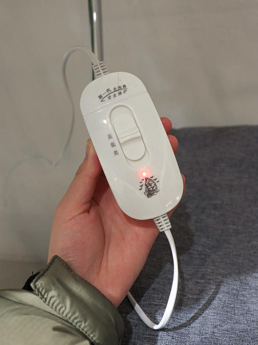 年后发！养生少女必备！凯速艾绒坐垫甄选伏牛艾绒填充，厚实饱满含绒量足。可拆卸水洗舒适透气外罩，智能电加热片时刻暖暖的，古法艾灸和科技的完美结合！ 商品图14