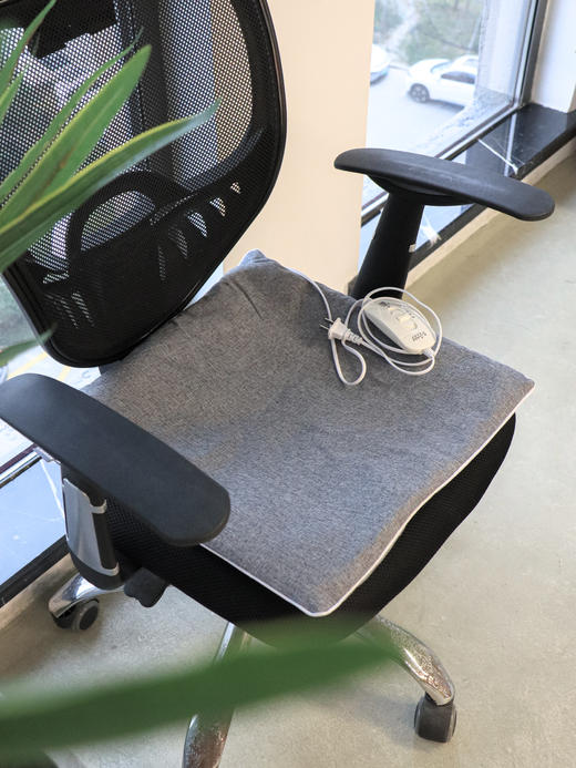 年后发！养生少女必备！凯速艾绒坐垫甄选伏牛艾绒填充，厚实饱满含绒量足。可拆卸水洗舒适透气外罩，智能电加热片时刻暖暖的，古法艾灸和科技的完美结合！ 商品图13