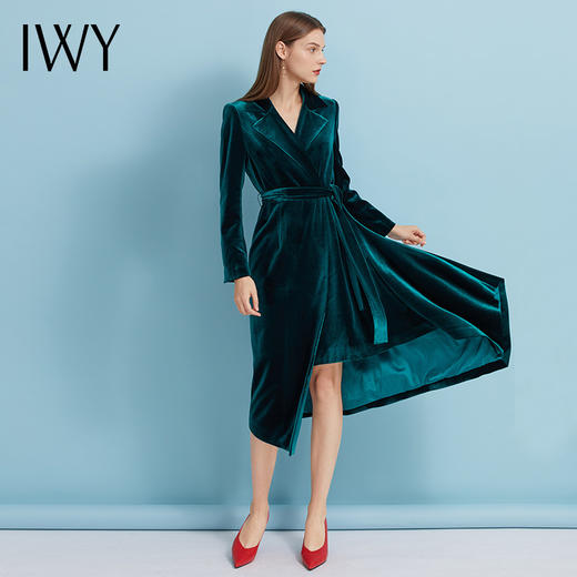 IWY/秋冬新款裙子女复古丝绒连衣裙墨绿色长裙系带a字裙收腰显瘦194002Q1 商品图3