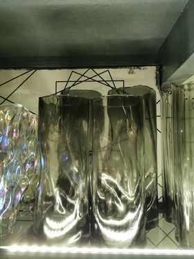 褶皱烟灰色花瓶