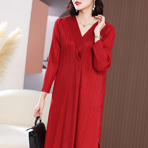XSL-E4191 高端褶皱气质V领连衣裙2023春装新款时尚妈妈装显瘦胖mm大码女装 商品图2