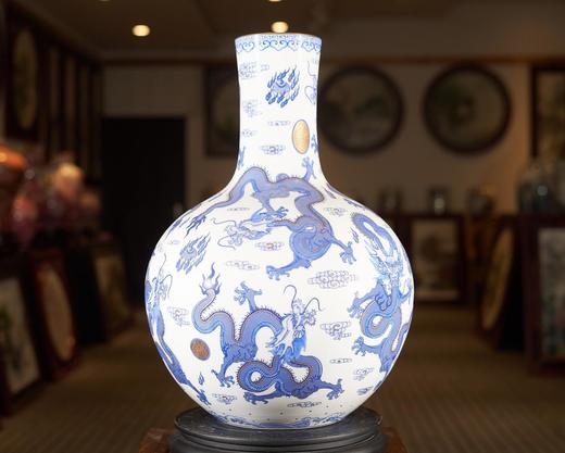 青花翠末蓝点工九龙戏珠天球瓶 商品图0
