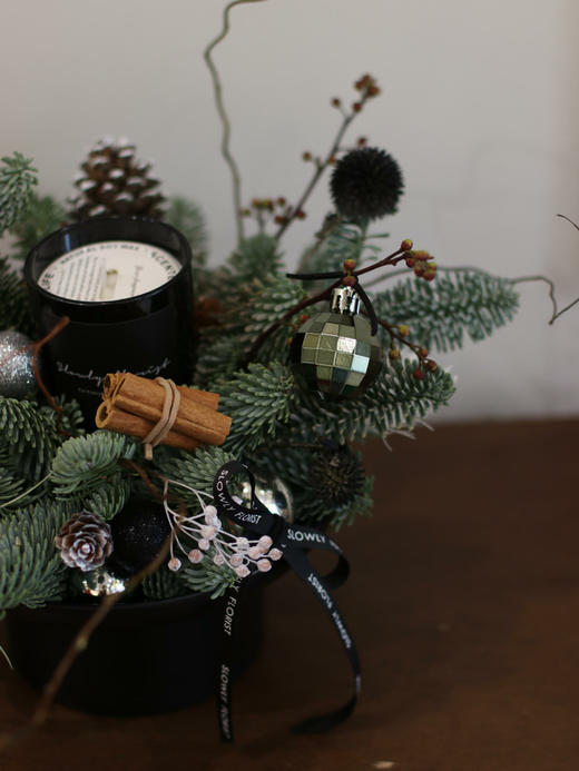 圣诞香薰烛台桌花（鼠尾草、小苍兰、雪松可选） 商品图3