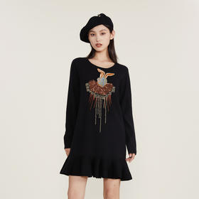 谜底中长款针织衫2022冬新款复古趣味绣花荷叶边连衣裙224MZ1932