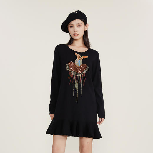 谜底中长款针织衫2022冬新款复古趣味绣花荷叶边连衣裙224MZ1932 商品图0