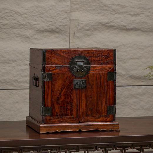 清 黄花梨带镜架平顶官皮箱 商品图4