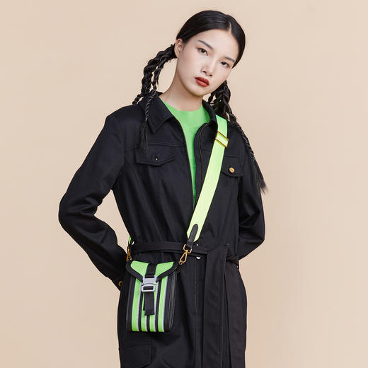 MIIDII谜底2022春新款休闲时尚条纹运动感PU革小肩包女221MQ0421 商品图3