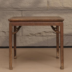 清早期 榉木霸王枨马蹄腿方桌