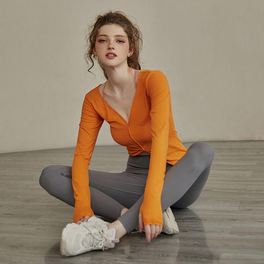 2022新款瑜伽服女秋冬季跑步健身服速干t恤长袖显瘦运动上衣套装 商品图4