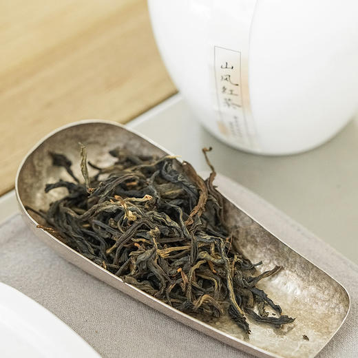 【昀茶品鉴级·红茶系列】山风红茶（白玉圆满陶瓷罐装礼盒 ）·产于邦东产区百年以上古树（50克/罐） 商品图3
