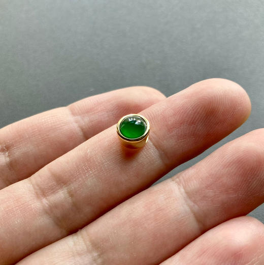 冰种阳绿翡翠蛋面吊坠18k黄金镶嵌 商品图9