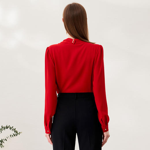EITIE爱特爱春新款气质通勤复古直筒显瘦优雅飘带红色衫A2313101 商品图3