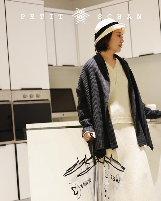 PETIT SCHAN小闪 CLO#168 cloud mind云意 秋冬高端针织系列羊毛羊绒V领落肩廓形上衣/小A型半裙 商品图8