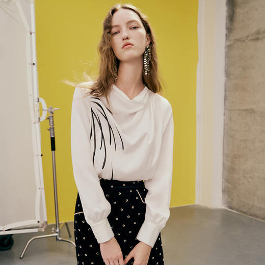 EITIE爱特爱春季新款设计感小众修身气质小上衣7313002 商品图5