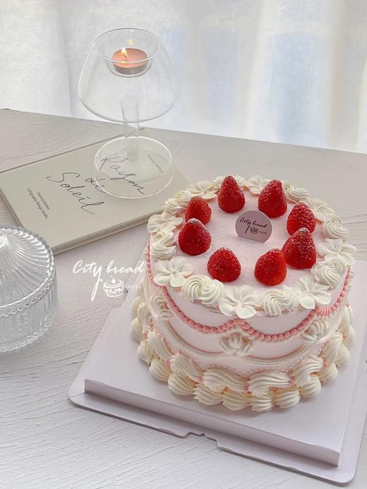【草莓季】莓有烦恼 ｜简约手绘蛋糕 商品图0