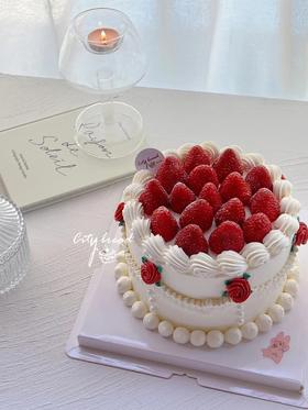 【草莓季】草莓满满 ｜简约手绘蛋糕