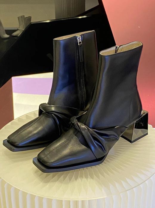 羊皮拧结金属方跟短靴 商品图5