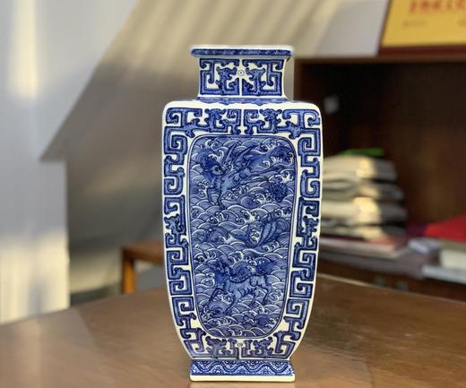 螭龙开窗海怪瑞兽四方瓶 商品图0