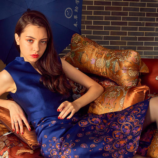 【伯妮斯茵】气质V领连衣裙 6S6621 商品图1