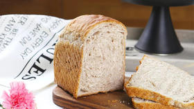  黑全麦吐司 ——新良黑全麦粉