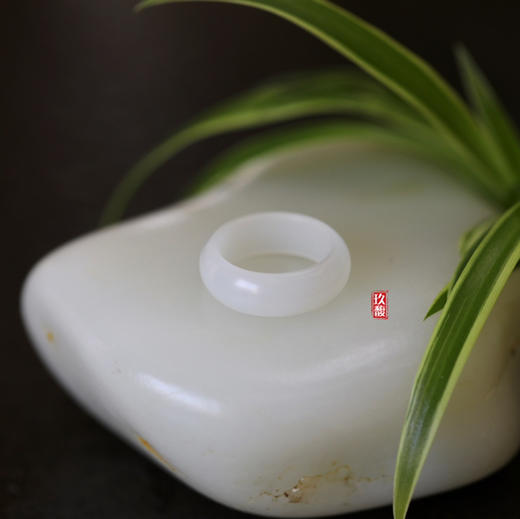和田玉（白玉）籽料戒指（内直径17.3mm /3.21g） 商品图0