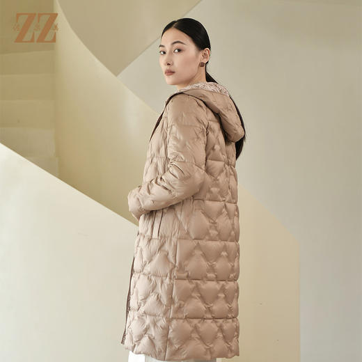 佐尔美2022冬季新款 简约气质菱形格连帽中长款羽绒服女E24YY18 商品图4