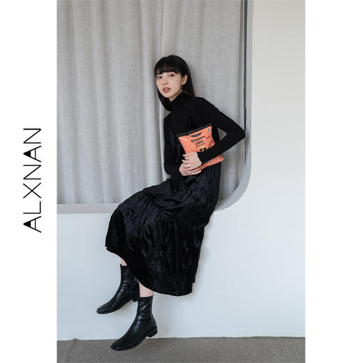 鹿向南黑色丝绒吊带连衣裙女2022秋冬法式褶皱气质中长款内搭裙子 商品图0