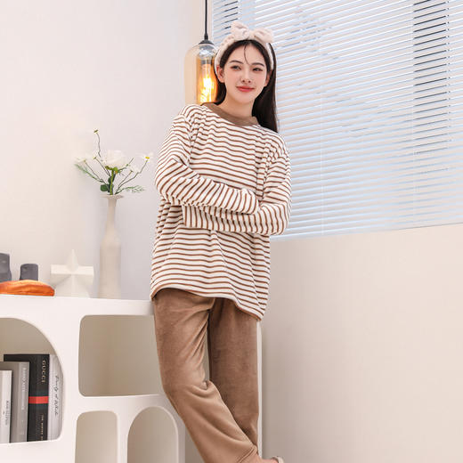 【情侣同款 条纹家居服】情侣条纹家居服 轻盈柔软 680g重 舒适百搭 亲肤柔软 蓄热保暖 情侣装 商品图3