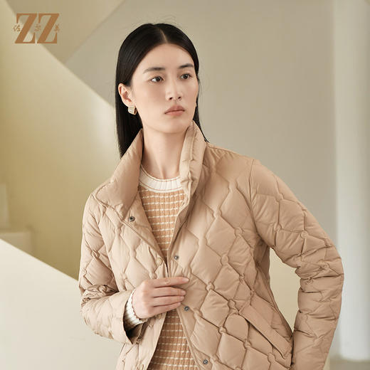 佐尔美冬季新款 简约时尚菱形格短款羽绒服女E24YY13 商品图3