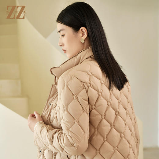 佐尔美冬季新款 简约时尚菱形格短款羽绒服女E24YY13 商品图4