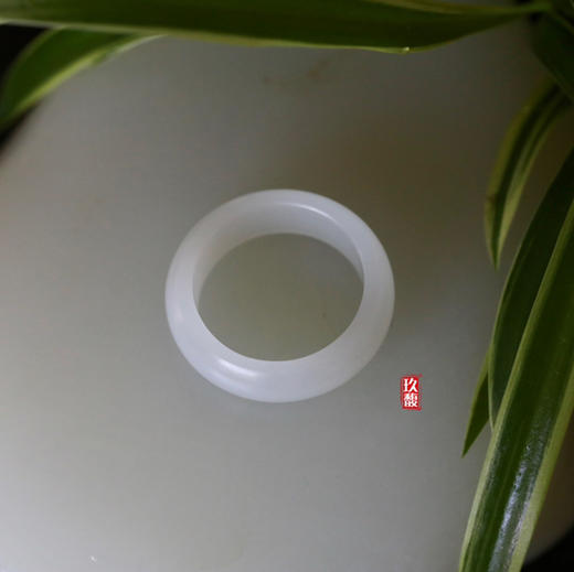 和田玉（白玉）籽料戒指（内直径17.3mm /3.21g） 商品图3