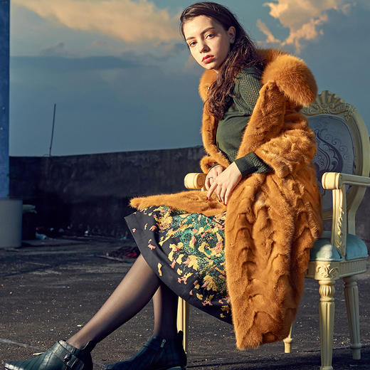 《画尽世界光影，只为挚爱的女人》--白杨树  高贵气质中长款外套皮草--6P6692 商品图0