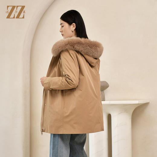 佐尔美2022冬季新款 英伦菱形走线内胆派克狐毛领羽绒服女E24YH04 商品图4