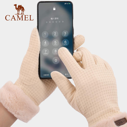 骆驼保暖手套女士时尚休闲户外滑雪运动防风御寒毛绒绒可触屏手套 1T32264471 商品图3