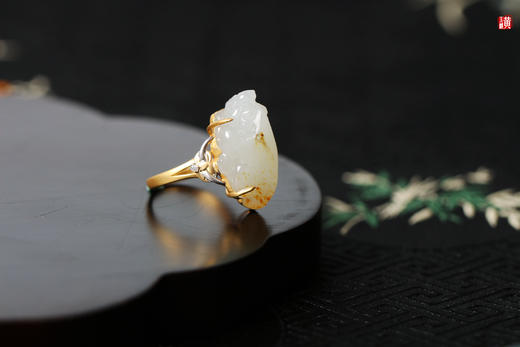 籽料貔貅戒指    镶嵌：18k金镶伴钻 商品图3