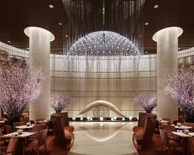 【东京半岛酒店】The Peninsula Tokyo“远东贵妇”称号/最优秀灯光设计师Tino Kwan亲手打造的璀璨闪耀/日本贵族元素结合现代