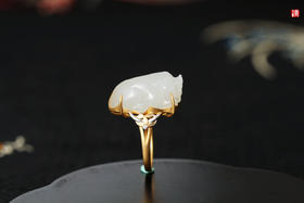 籽料貔貅戒指    镶嵌：18k金镶伴钻