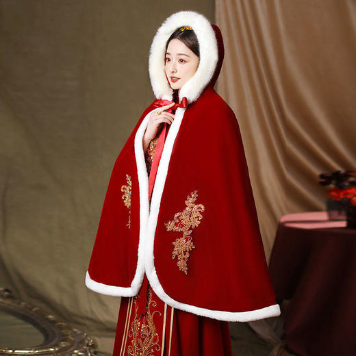 TZW-AXR-冬季新款新娘结婚中式毛领披肩连帽短款汉服斗篷暖 商品图0